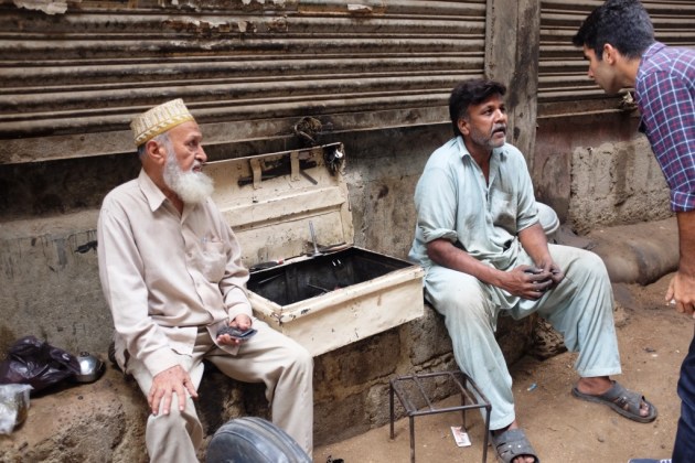 2 - Wali negotiates price with a mecahnic