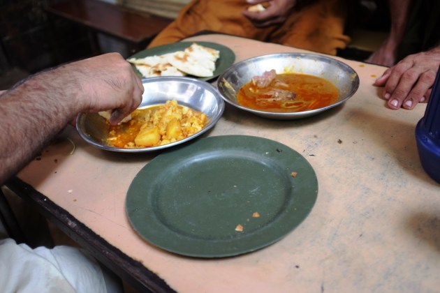 30 - After negotiation we break for lunch at roadside nihari walla