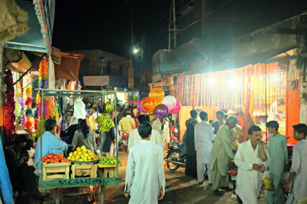 14-another-view-of-bustling-bazaar-in-mithi