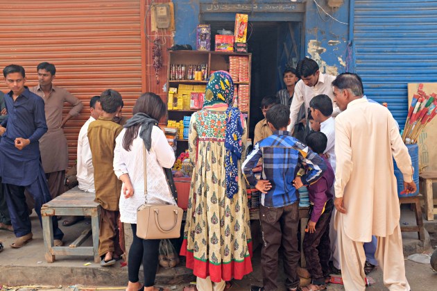 29-people-still-buy-leftover-fireworks-on-the-next-day-of-diwali