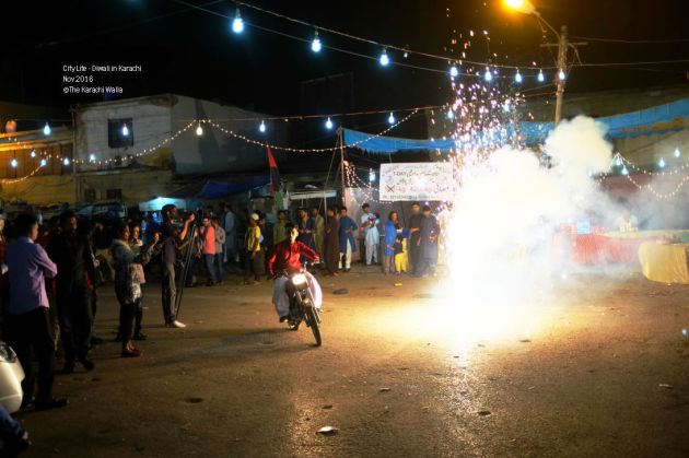 3-a-rider-passes-in-front-of-cracker