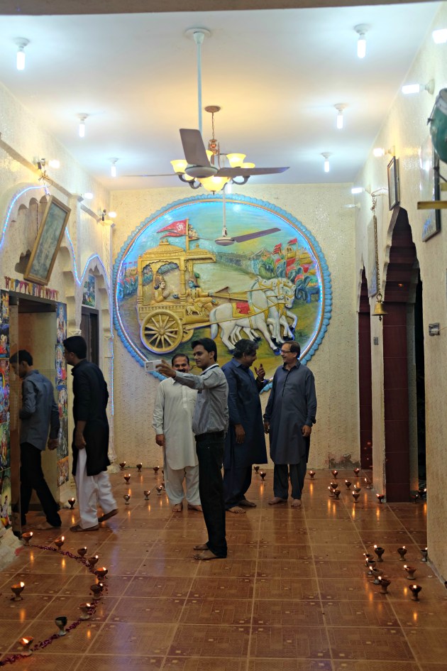 6-people-take-selfies-inside-krishna-temple